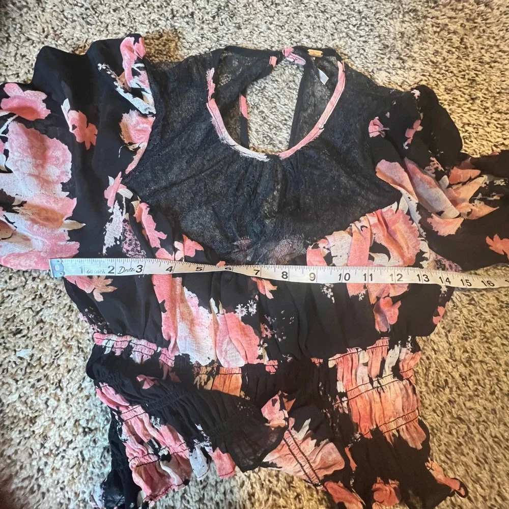 Free People Black Pink Floral Lace Smocked Cropped‎ Long Sleeve Top Womens XS